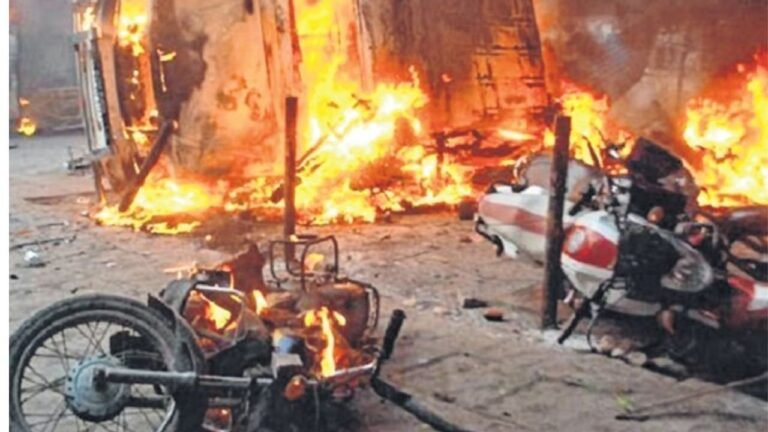 मालेगांव बम ब्लास्ट के फैसले पर भाजपा खुश, विपक्षी दलों में निराशा, ओवैसी ने जांच पर उठाए सवाल, फडणवीस बोले-आतंकवाद कभी भगवा नहीं रहेगा