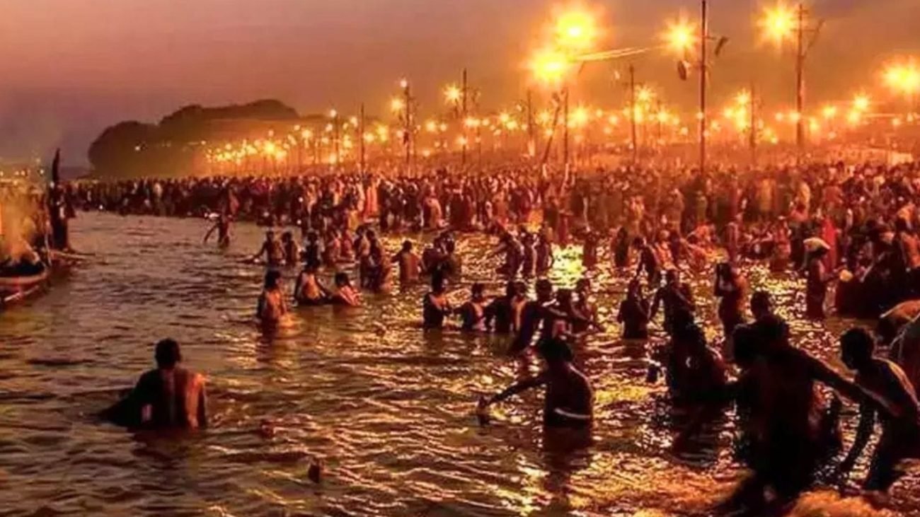 प्रयागराज में मौनी अमावस्या पर आस्था का सैलाब, 3 करोड़ श्रद्धालुओं के स्नान का अनुमान, AI कैमरों से चप्पे-चप्पे पर नजर | mauni amavasya 2026 crores of devotees ...