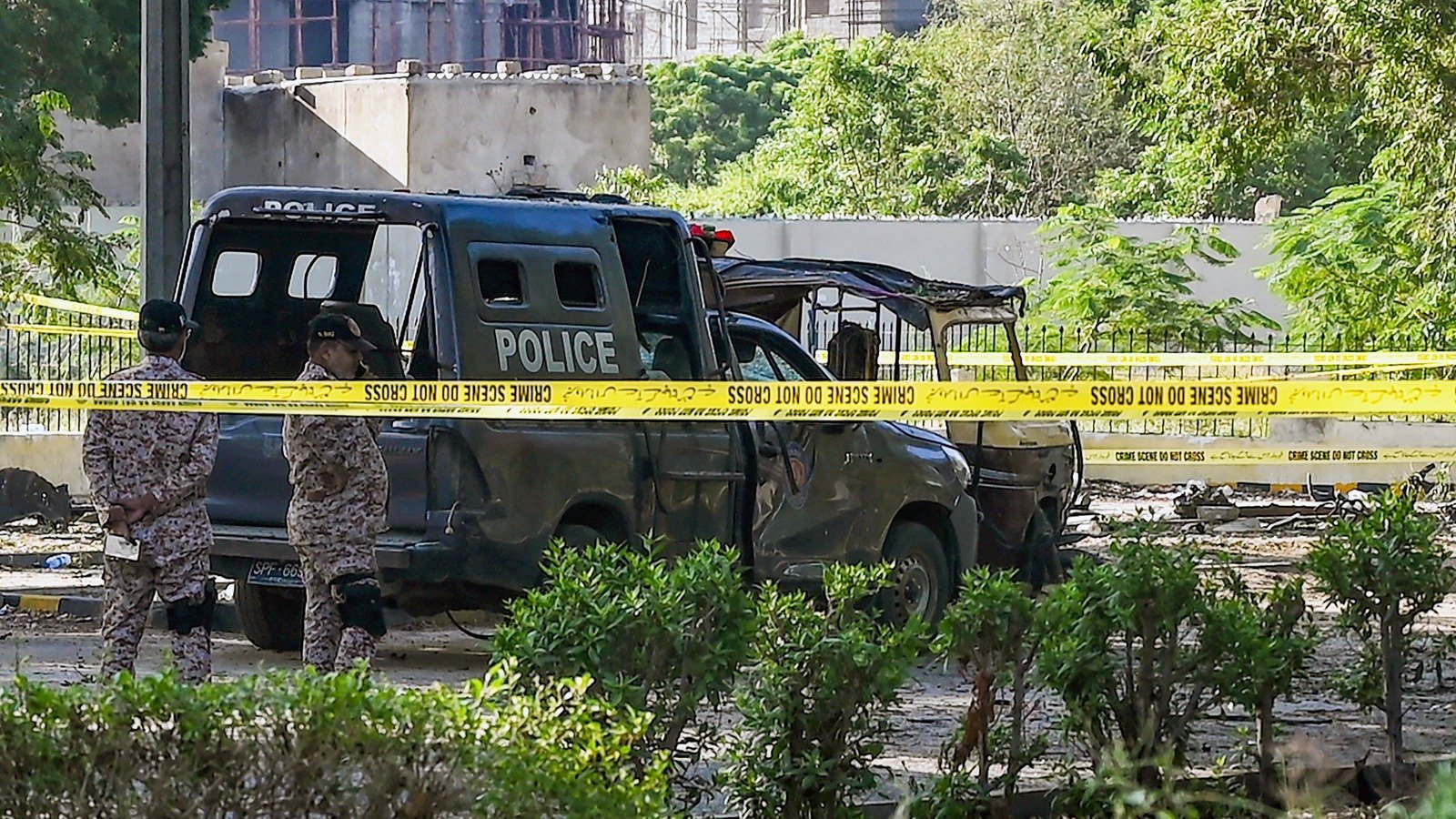 Terrorists created massacre in Pakistan firing on vehicles filled with  people 38 died पाकिस्तान में फिर आतंकी हमला, यात्रियों से भरी गाड़ियों पर  गोलीबारी; 50 की मौत, विदेश न्यूज़