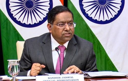 India reject comments made by Pakistan on the Waqf Amendment Act calls it  baseless वक्फ कानून पर पाकिस्तान की टिप्पणी पर भारत ने लताड़ा, कहा- पहले  खुद के गिरेबान में झांके पाक,