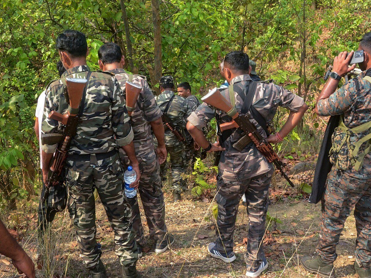 naxalites killed in encounter with security forces in chhattisgarh telangana  border छत्तीसगढ़-तेलंगाना सीमा पर मुठभेड़, तीन नक्सली ढेर; कई अन्य के मारे  जाने की आशंका, Chhattisgarh Hindi ...