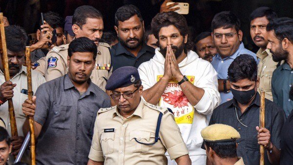 Allu Arjun Released: 50 हजार के मुचलके पर छूटे Allu Arjun, एक्टर को लेने  जेल पहुंचे ससुर | Mint