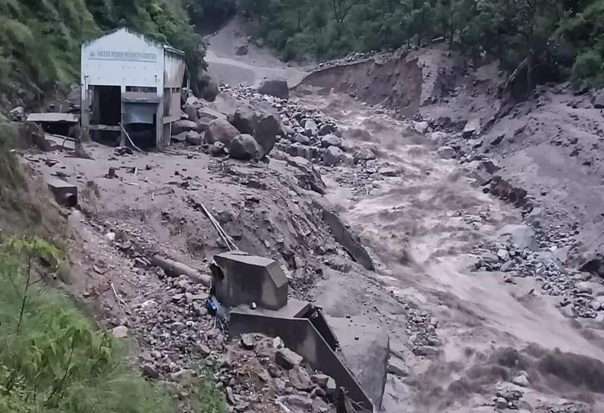 हिमाचल प्रदेश में भारी बारिश से तबाही, बादल फटने से मचा कोहराम, तीन की मौत, 53 लापता, रेस्क्यू ऑपरेशन जारी - himachal cloudburst 1 dead shimla rampur mandi many people ...