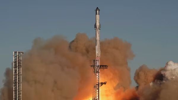 स्पेसएक्स स्टारशिप लॉन्च के बाद बड़ा विस्फोट, मलबे की बारिश से दहशत!