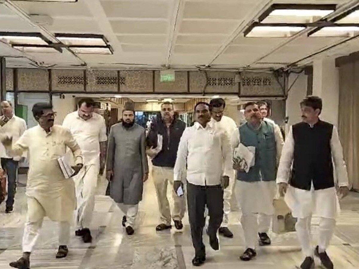 Waqf Amendment Bill joint committee of Parliament Opposition members  allegations chairperson Jagdambika Pal 'ऐसा रहा तो हम अलग हो जाएंगे', वक्फ  बिल को लेकर बनी जेपीसी के चीफ पर क्यों भड़का ...