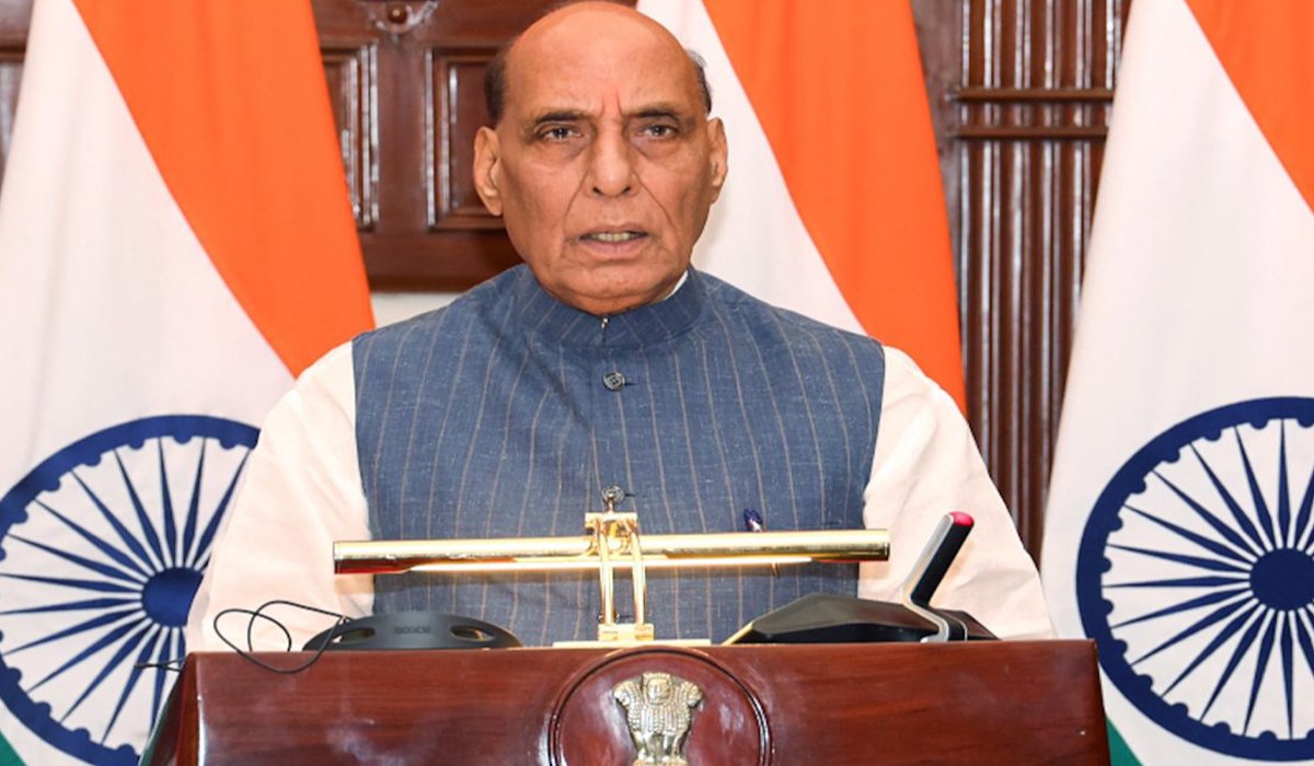 रक्षा मंत्री Rajnath Singh ने की तीनों सेनाओं के प्रमुखों से उच्चस्तरीय बैठक, सैन्य तैयारियों पर की चर्चा - Dainik Savera Times | Hindi News Portal