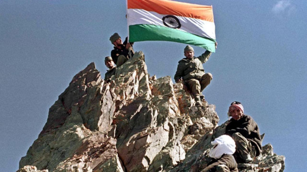 Kargil War: 'बच्चे के जन्म पर किया था लौटने का वादा...मगर आया तिरंगे में लिपटा शव', कारगिल युद्ध में शहीद होने वाले वीर की शौर्य गाथा | Kargil Vijay Diwas 2022 Son