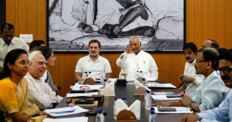 महिला आरक्षण बिल पर गरमाई सियासत, विपक्षी दलों की बैठक में आरक्षण का समर्थन, लेकिन परिसीमन का विरोध, खड़गे ने राजनीति से प्रेरित बताया