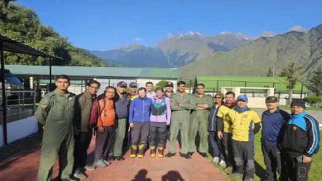 Uttarakhand News: माउंट चौखंबा-III ट्रेक पर फंसे दो विदेशी महिला ट्रेकर्स  को सुरक्षित निकाला, ऐसे कराया एयरलिफ्ट