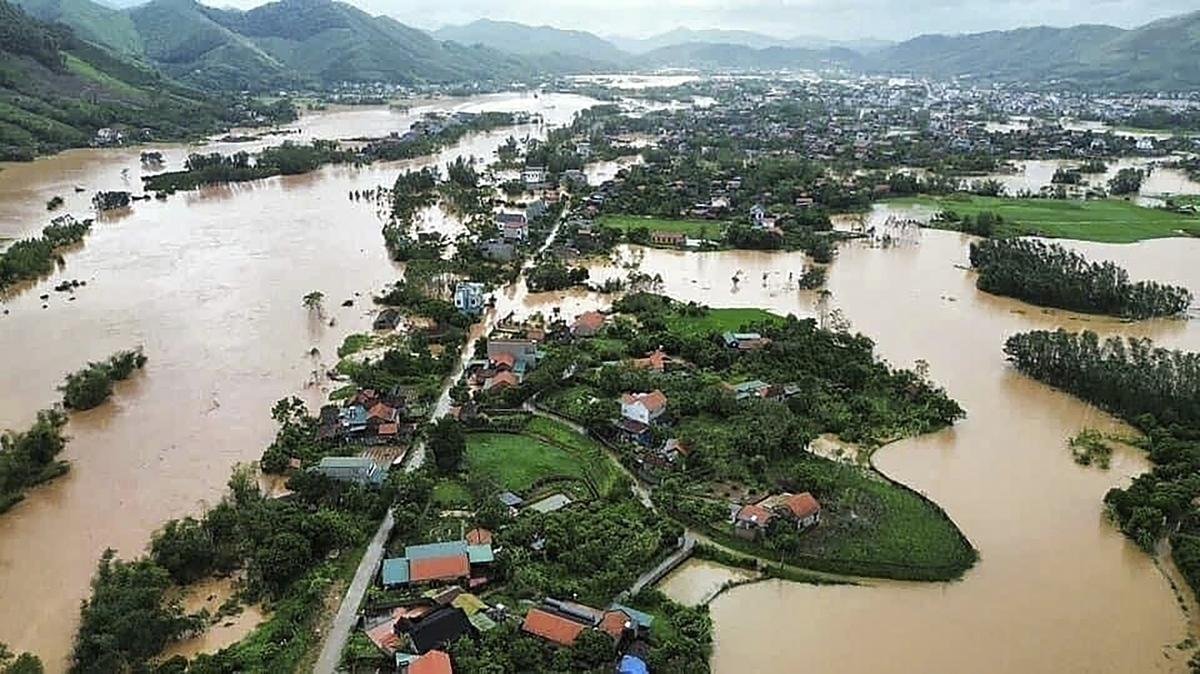 Vietnam storm deaths rise to 64 as a bridge collapses and flooding sweeps  away a bus - The Hindu