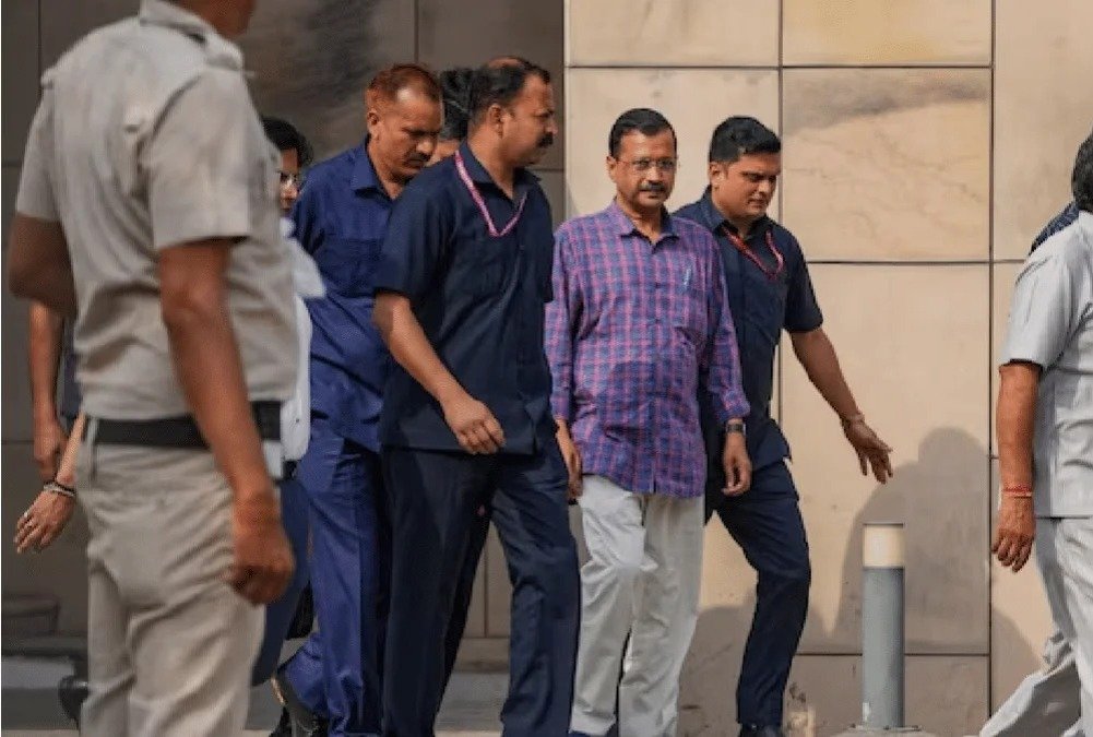 केजरीवाल ने वकीलों से एक हफ्ते में पांच बार मुलाकात का मांगा समय - Dainik  Bhaskar | Uttar Pradesh News, UP Dainikbhaskar
