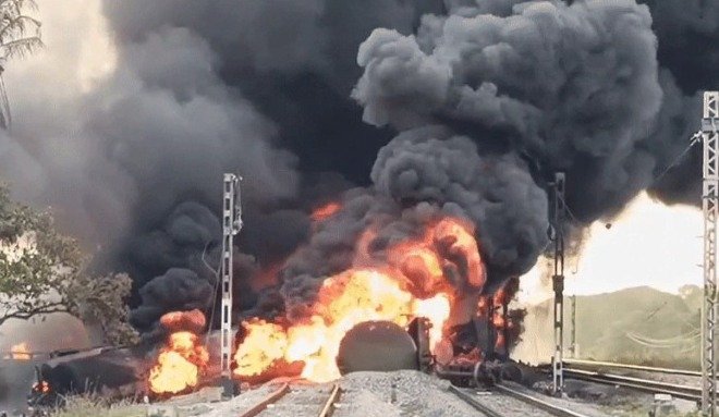 Diesel tankers caused: चेन्नई में पटरी पर खड़ी मालगाड़ी में