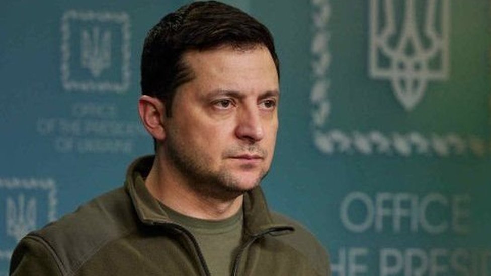 वोलोदिमीर ज़ेलेंस्की: यूक्रेन के राष्ट्रपति रूस से युद्ध में कैसे बने  प्रतिरोध की आवाज़? - BBC News हिंदी