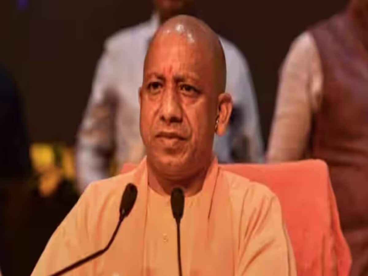 up CM Yogi Threat to blow with a bomb panic due to call received at  security headquarters teams engaged in investigation - सीएम योगी को बम से  उड़ाने की धमकी, सुरक्षा मुख्यालय