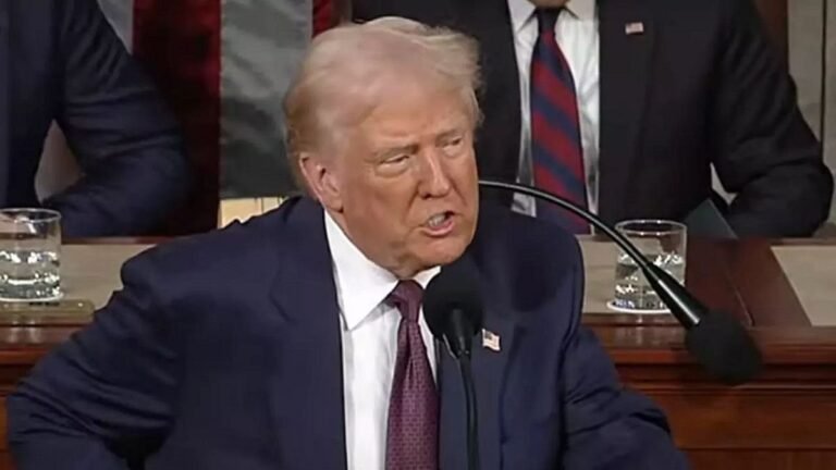 ट्रंप का  धमकी के बाद यू-टर्न: कनाडा पर 50% टैरिफ लगाने की योजना टली, लेकिन 25% लागू!