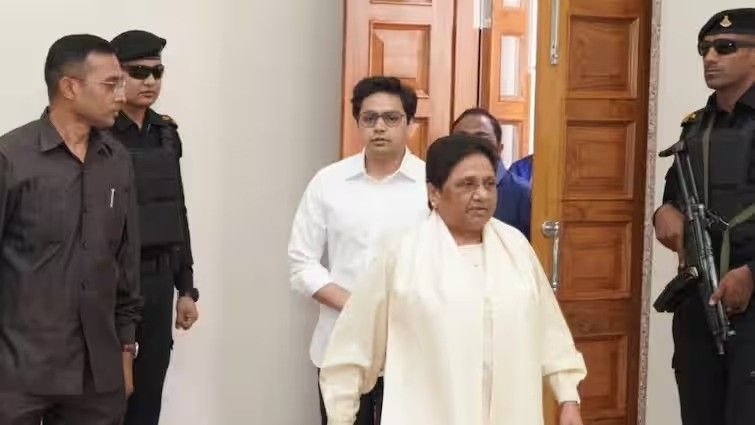 बसपा में आकाश आनंद की वापसी, दिल्ली में हुई बैठक में मायावती ने बना दिया मुख्य नेशनल कोऑर्डिनेटर