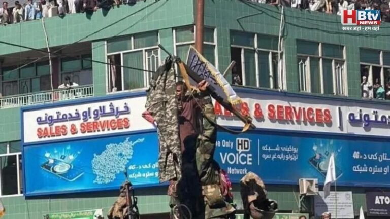 अफगानिस्तान-पाकिस्तान युद्ध: तालिबान ने पाक सैनिकों की पैंट हथियार पर टांगकर मनाया जश्न