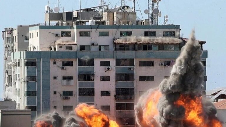 गाजा  पट्टी में इजराइली हमलों में कम से कम 50 फिलिस्तीनी मारे गए