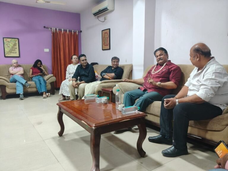 इंदौर प्रेस क्लब पहुंचे सुप्रसिद्ध फ़िल्म अभिनेता अखिलेन्द्र मिश्रा, कहा- रंगमंच मेरी मां है, इसी से मिली है पहचान