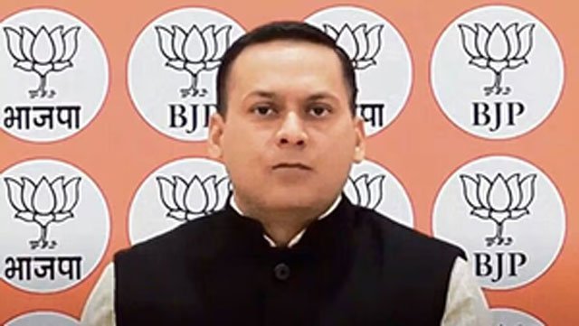 अमित मालवीय ने आप सांसद संजय सिंह के उन दावों का खंडन किया जिसमें उन्होंने आरोप लगाया था कि भाजपा ने उनकी पत्नी का नाम हटाने की कोशिश की थी ...