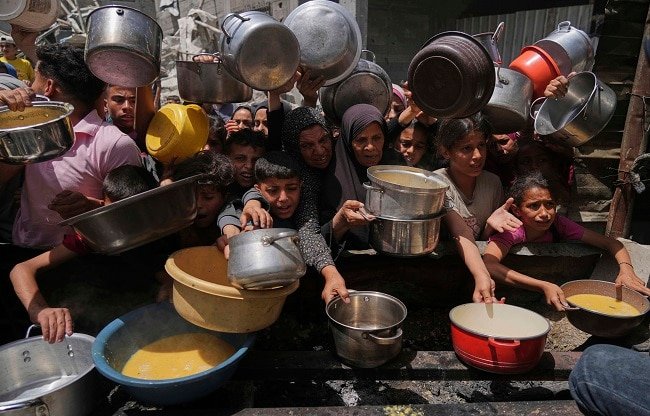 अगले दो दिनों में हो सकती है 14000 बच्चों की मौत, गाजा पट्टी का नरसंहार  रोकने में यूएन और ICJ क्यों नाकाम? - israel blockade of food thousands of  children at risk