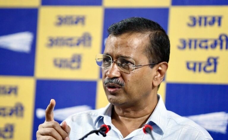 कार्यकर्ताओं से बोले अरविंद केजरीवाल- लोग कह रहे थे पत्नी को सीएम बनाएगा, मैंने नहीं बनाया