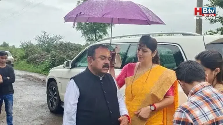 फर्जी बाबा अशोक खरात बांटता था  'ओश्नो जल' का प्रसाद, महाराष्ट्र महिला आयोग की अध्यक्ष रूपाली चाकणकर भी बन गई थीं शिकार