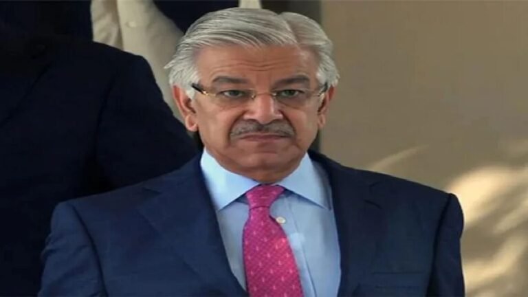 भारत ने पाकिस्तान के रक्षा मंत्री ख्वाजा आसिफ का एक्स अकाउंट किया बैन, बार-बार दे रहे थे परमाणु बम की धमकी