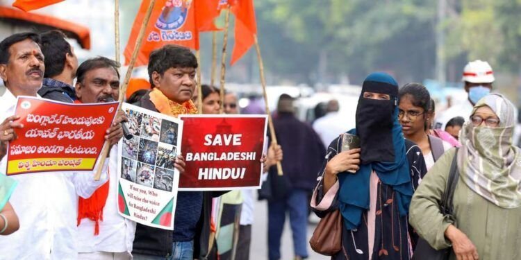 असम के बराक घाटी में बांग्लादेशी ग्राहकों के प्रवेश पर रोक, होटल-रेस्तरां मालिकों का विरोध प्रदर्शन