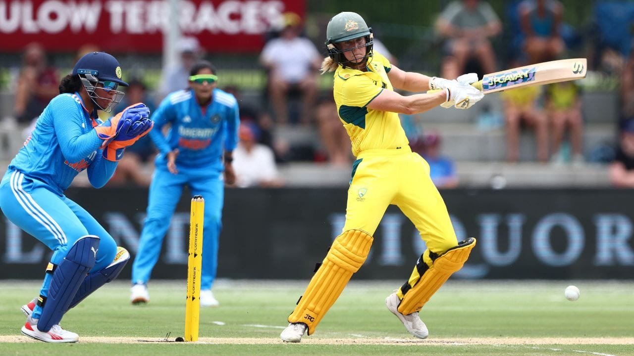 ऑस्ट्रेलिया से 2 घंटे में दूसरी बार हारी टीम इंडिया, एडिलेड से 2000  किलोमीटर दूर मिली शिकस्त | IND W vs AUS W: Australia women's Team beat  India by 122 runs in 2nd WODI Match