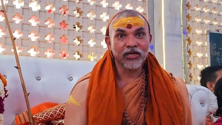 संगम के पानी पर शंकराचार्य अविमुक्तेश्वरानंद ने योगी सरकार को घेरा, कहा-वीआईपी को भी मलयुक्त जल में स्नान करा दिया