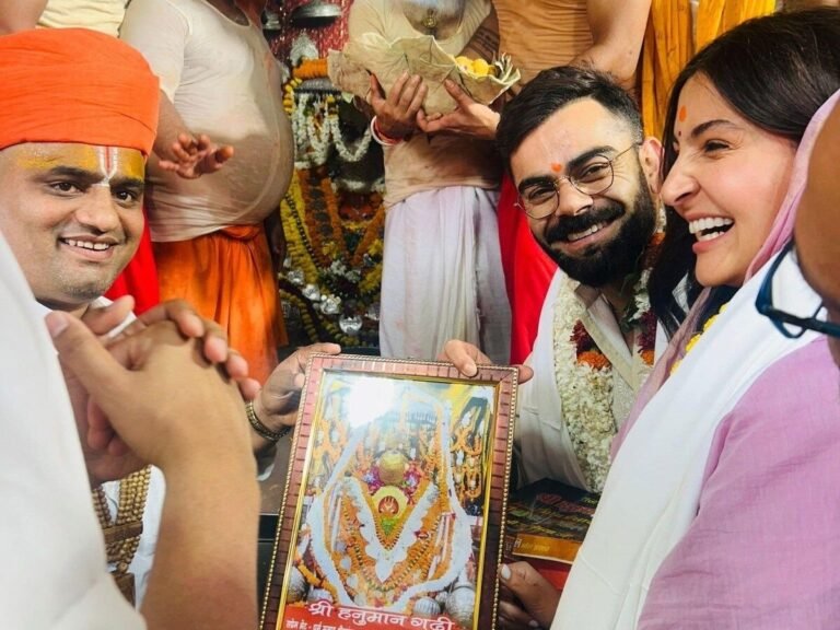 विराट कोहली-अनुष्का शर्मा के साथ पहुंचे अयोध्या, हनुमान गढ़ी में किया दर्शन
