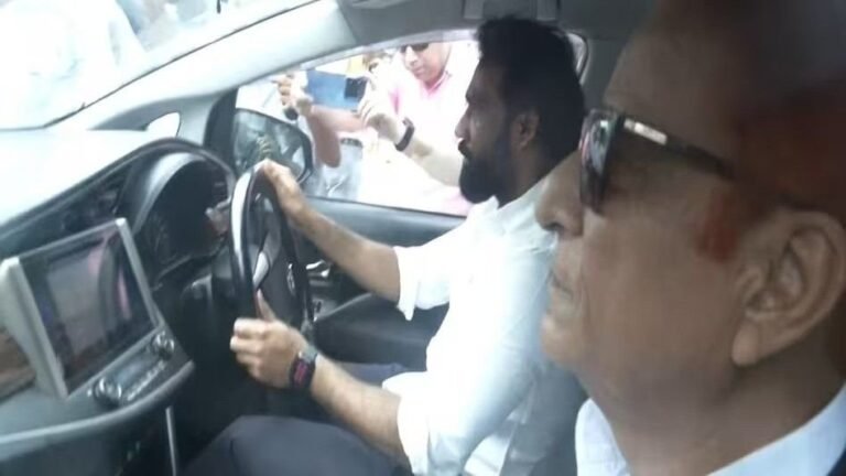 23 महीने बाद जेल से निकले आजम खान, बसपा में जाने की अटकलों के बीच अखिलेश यादव का भी आया बयान