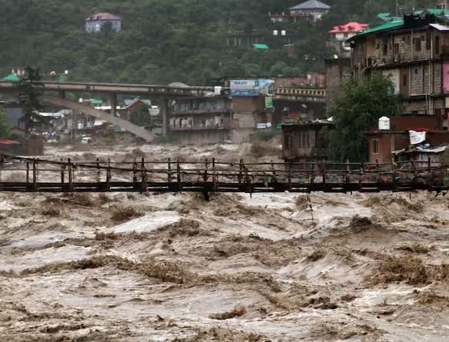 उत्तर भारत में बारिश और भूस्खलन का कहर, कई राज्यों में भारी तबाही