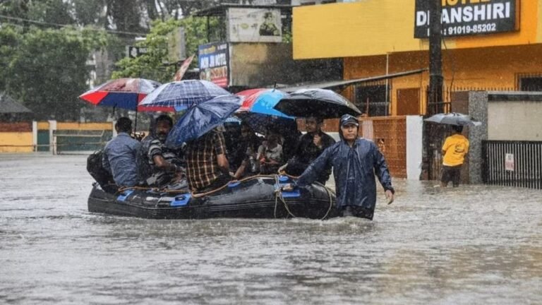 बारिश और बाढ़ से तबाही: कई राज्यों में जनजीवन प्रभावित, अब तक 45 की मौत