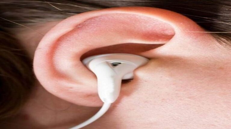 सावधान! तेज आवाज में ईयरफोन और वीडियो गेमिंग से बढ़ रहा है बहरापन का खतरा