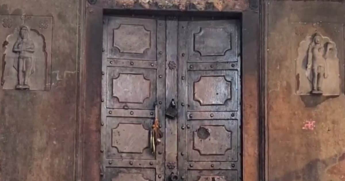 Vrindavan News: 54 साल बाद खुलेगा बांके बिहारी मंदिर का खजाना, मोरनी हार,  रजत शेषनाग और रहस्यमयी रत्नों का भंडार, जानिए अंदर क्या-क्या है?