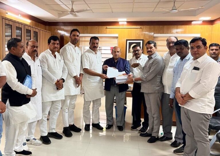 कांग्रेस ने लोकायुक्त को सौंपे परिवहन घोटाले से जुड़े दस्तावेज, मंत्री राजपूत की संपत्तियों का भी दिया ब्यौरा