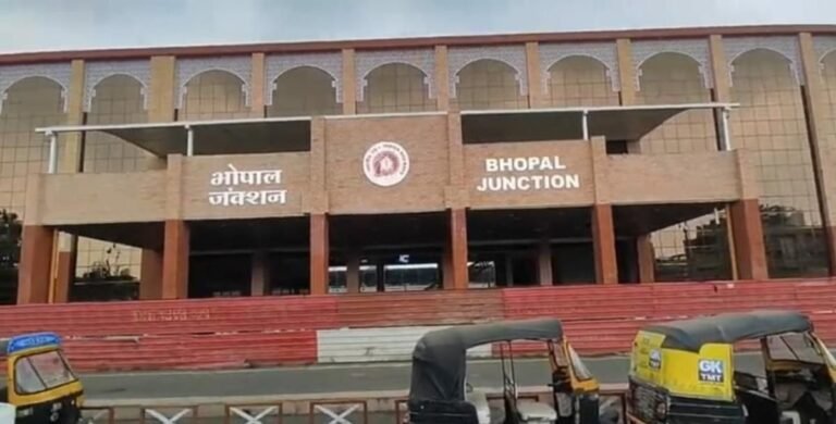 यात्रीगण कृपया ध्यान दें… गोरखपुर मंडल में इंटरलॉकिंग के काम के कारण भोपाल मंडल की 26 ट्रेनें निरस्त