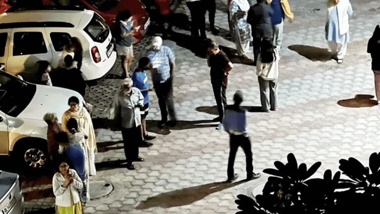 दिल्ली में सुबह-सुबह कांपी धरती, घरों से बाहर निकले लोग, यूपी और हरियाणा में भी महसूस हुए झटके