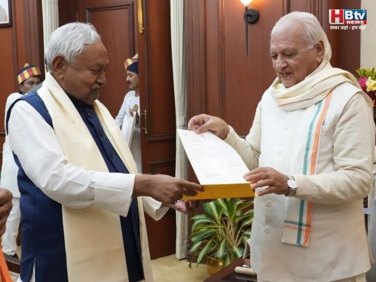 राज्यपाल से मिले नीतीश कुमार, लेकिन नहीं दिया इस्तीफा, 19 नवंबर को बिहार विधानसभा भंग करने का प्रस्ताव सौंपा