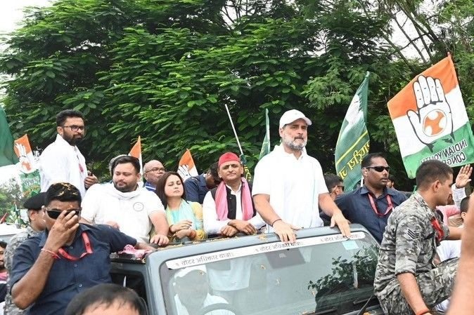 बिहार में राहुल गांधी की यात्रा में शामिल हुए अखिलेश यादव, बोले-हमने उन्हें अवध में हराया, आप मगध में हरा दें