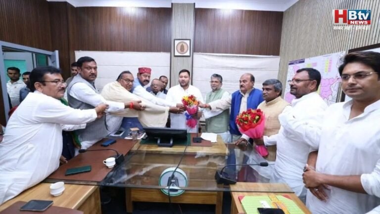 राजद विधायक दल की बैठक में तेजस्वी यादव चुने गए नेता, हार के कारणों की समीक्षा के दौरान ईवीएम हैक करने की उठी बात