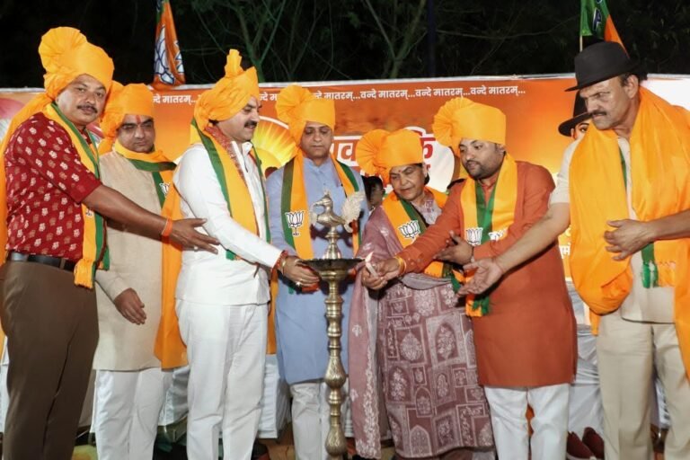 युवा शक्ति समागम में गांधी हॉल में जुटे युवा, वरिष्ठ नेताओं ने दिया राष्ट्र प्रथम का संदेश, भावेश दवे ने दिखाई ताकत