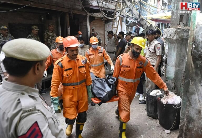 दिल्ली ; प्रीत विहार इलाके में गिरी  इमारत