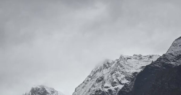 अप्रैल में सर्दी का कहर: बर्फबारी, तेज आंधी और बारिश से उत्तर भारत बेहाल