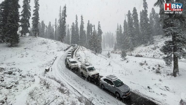 हिमाचल में बर्फ़ का कहर: मनाली–अटल टनल पर भारी हिमपात, लाहौल  घाटी से संपर्क टूटा