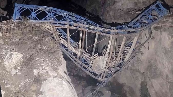 चमोली में मलारी हाईवे के पास गिरी चट्टान, बीआरओ का 52 फीट लंबा पुल टूट, चीन बॉर्डर से कनेक्ट करता था यह ब्रिज
