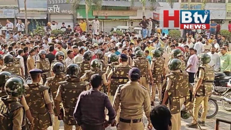 पटाखे चलाने को लेकर इंदौर के छत्रीपुरा में विवाद, पत्थरबाजी में गाड़ियां टूटी, कई लोगों के घायल होने की सूचना