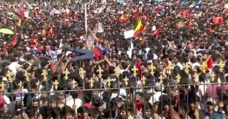 चिन्नास्वामी स्टेडियम भगदड़: मृतकों के परिजनों को 25 लाख रुपये मुआवज़ा देंगे सीएम सिद्धारमैया